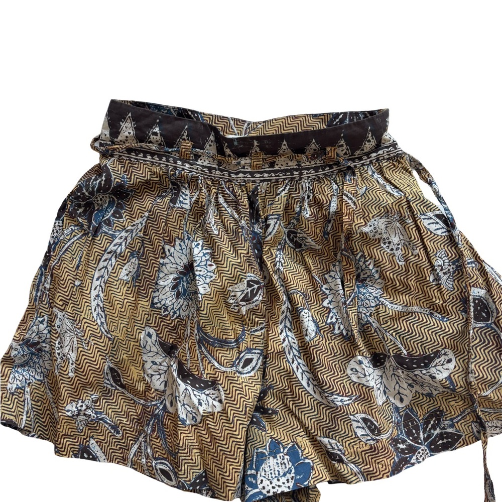 Ulla Johnson play short.